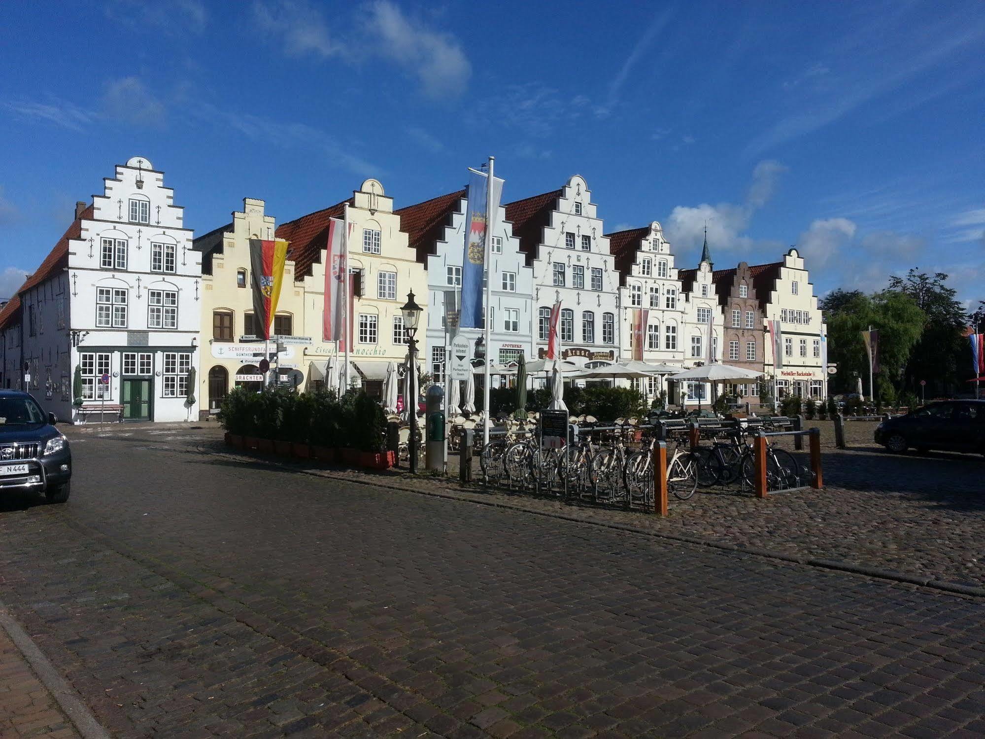 Hotel Pension Marktblick Friedrichstadt Exterior foto